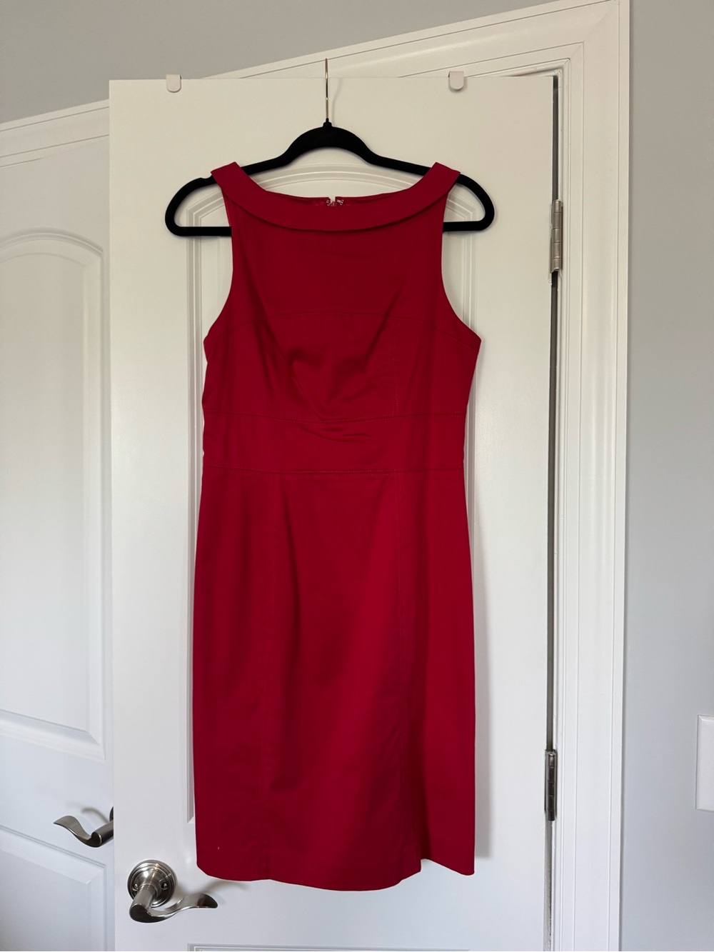 Sinclaire 10 Red Sleeveless Sheath Dress
